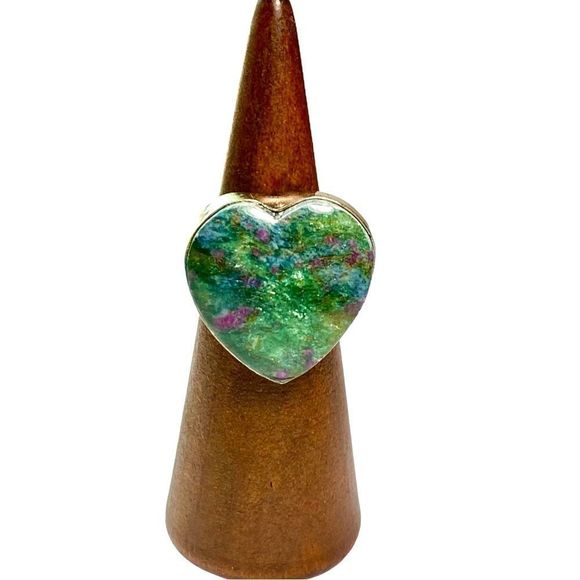 Natural Ruby Fuchsite Gemstone in a 925 Sterling Silver Overlay Ring (5.75) - Picture 3 of 6